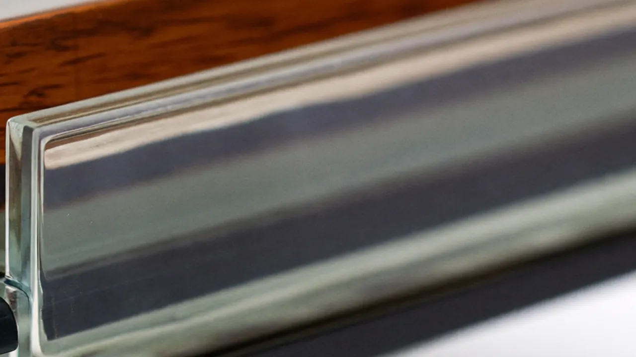 Cross-section of laminated acoustic glass showing the sound-damping interlayer